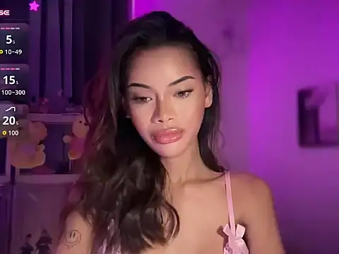 ur_holly_lexie live cam on StripChat