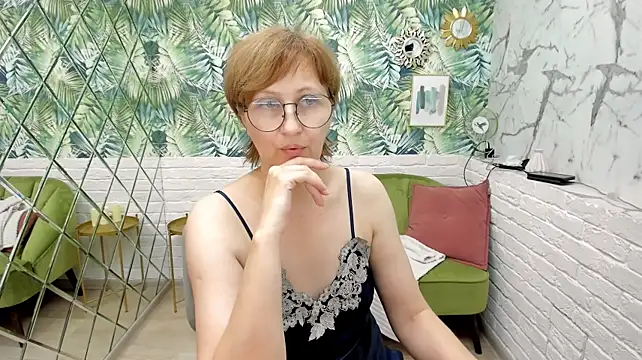 Paris_Cherry live cam on StripChat