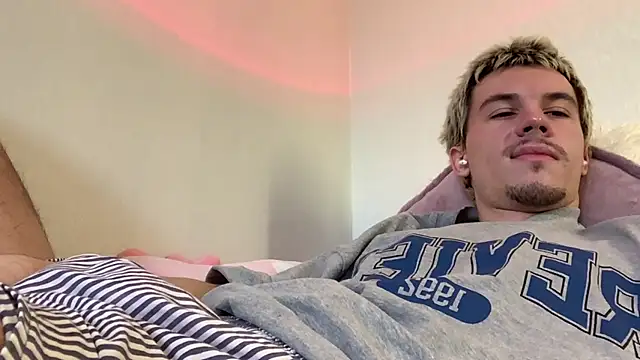 Jeremy1Scott live cam on StripChat