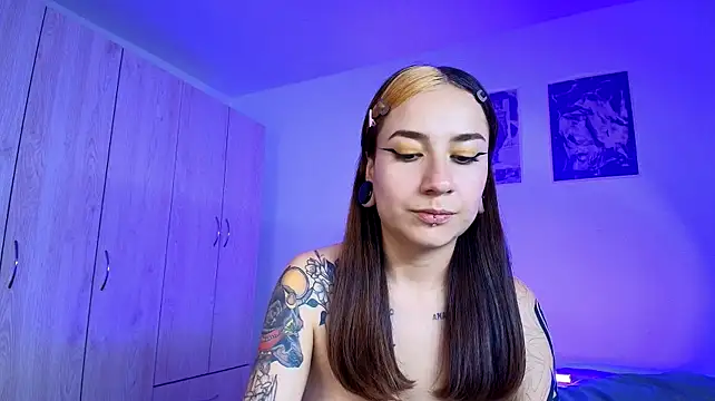 Sky_Intimate live cam on StripChat