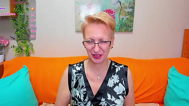 iamyourdream89 live cam on StripChat