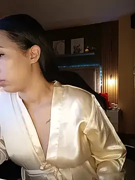 SallyWhitee webcam