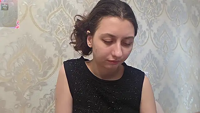 ChrystalAlma live cam on StripChat
