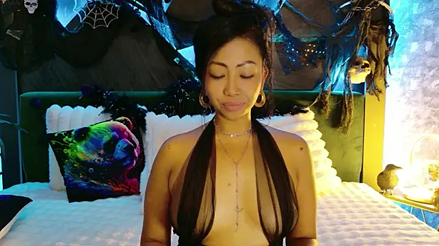 ElyaQuinn live cam on StripChat