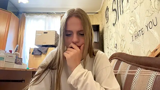 DollieMuhn live cam on StripChat