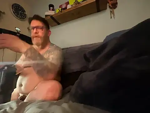 Tattooednakedguy live cam on StripChat