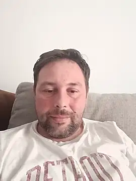 broots91 live cam on StripChat