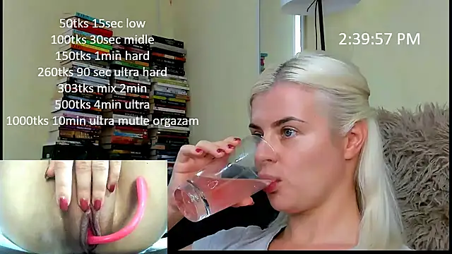queenofthenighttt live cam on StripChat