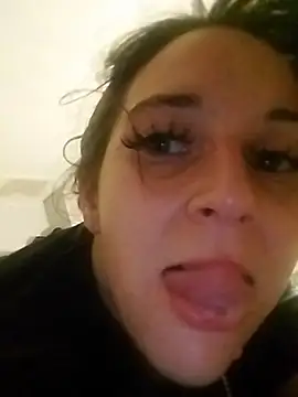 prettyalizae live cam on StripChat