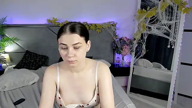 MilanaCrofft live cam on StripChat