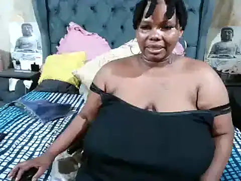 Candiyliciousxx live webcam