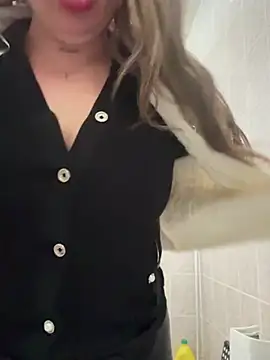 laarti (F milf) - Squit en baños de hombres