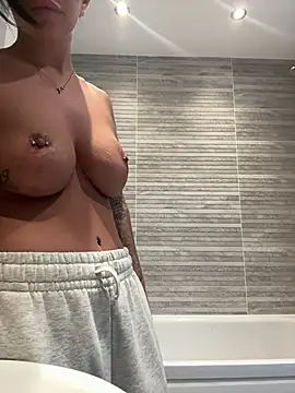 bellablackxuk (F young) - Distract me - dildo fuck in shower