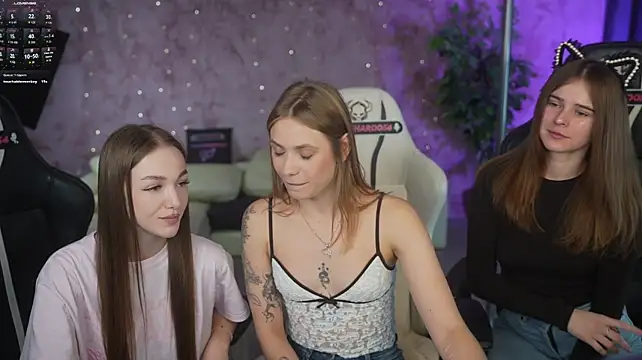 ella_054 (Ask my age) - doggy+slap ass 2 girls