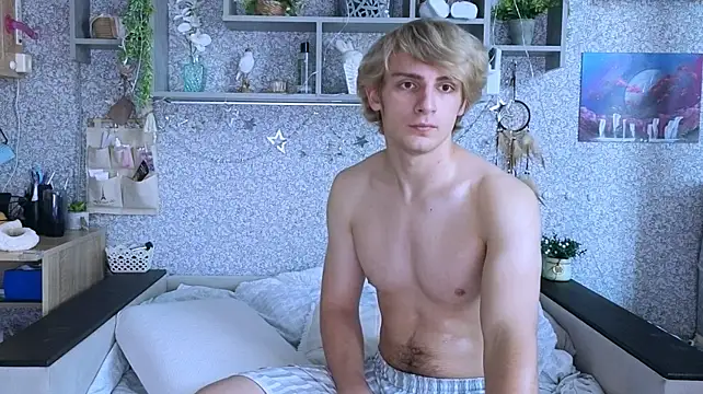 bloodyblondiee (M twink) - flash ass