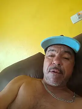 andre12067 (Ask my age) - Comer a novinha