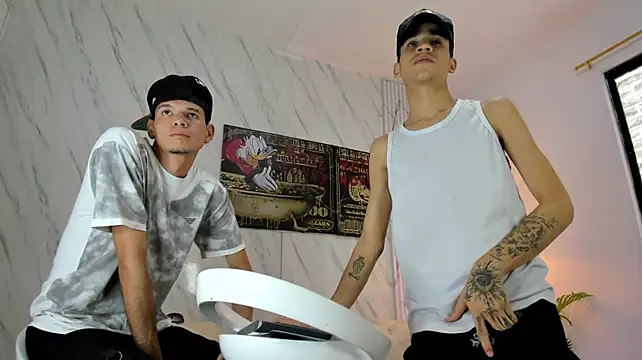 COOL_BOYS2 webcam