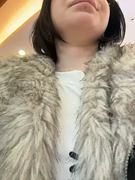 miettedream (F young) - Lift  top&shake tits in a close‑up