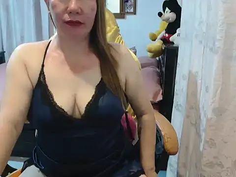 VerySexyCeline live cam on StripChat