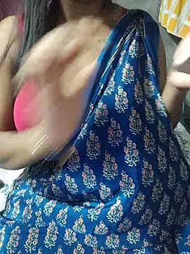 ratri893 live cam on StripChat
