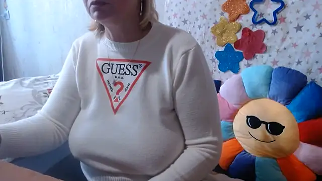 QueenLana live cam on StripChat
