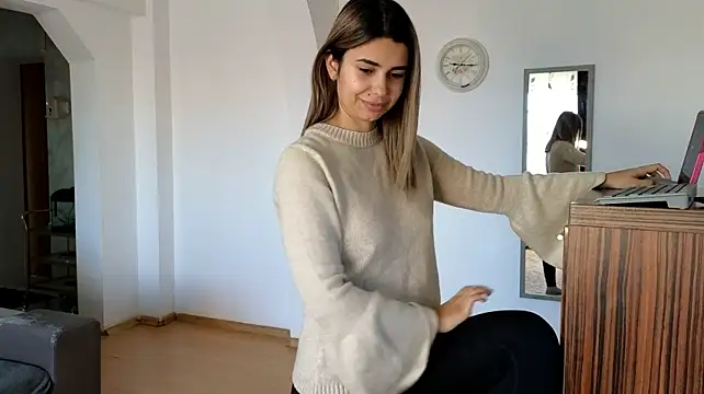 SianaLuxe live cam on StripChat