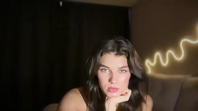 cute_flo55 (F teen) - Let's see what's under my skirt
