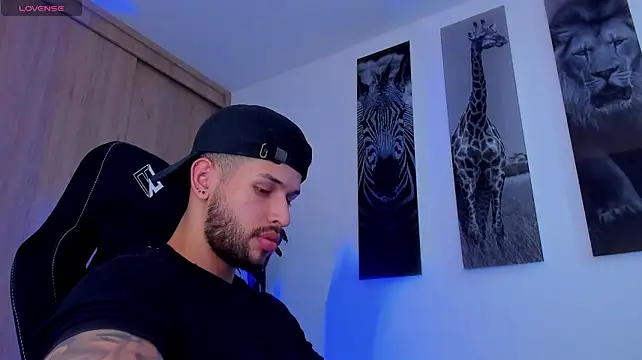 Santos_ramirez1 live cam on StripChat