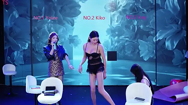模特: SixGoddess