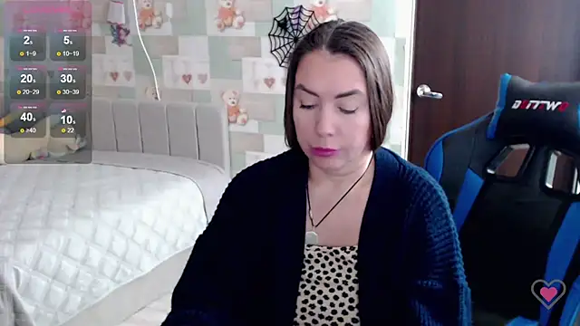 Korolek12 live cam on StripChat