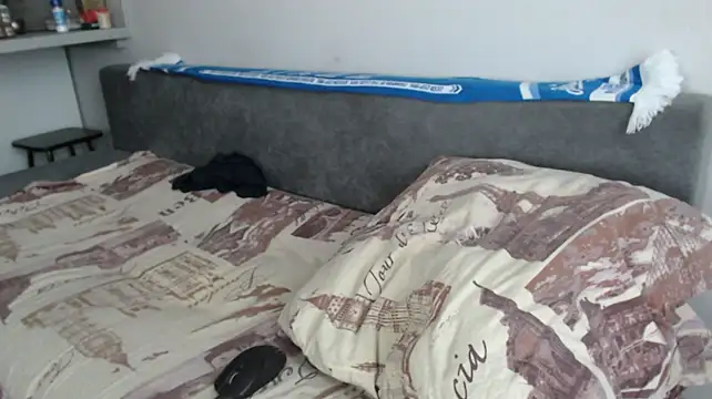 Student_Oliver live cam on StripChat