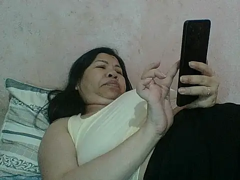 MiaSexxyyy live cam on StripChat