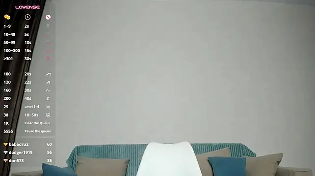 xo_niya (F young) - Spanking ass in foggy