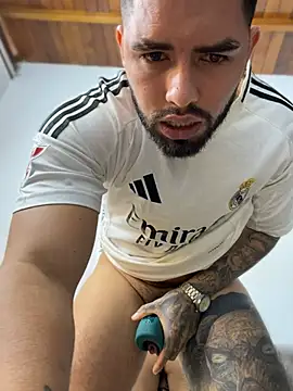 matteosantos live cam on StripChat