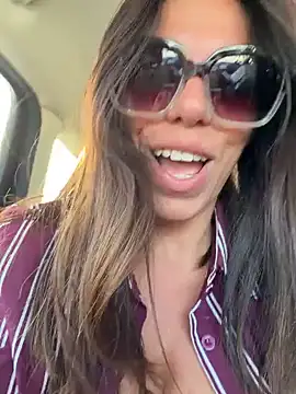 sara87show4u (F milf) - Tette fuori