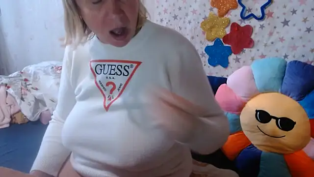 QueenLana live cam on StripChat