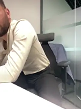 speddy34 (M young) - Office show dick