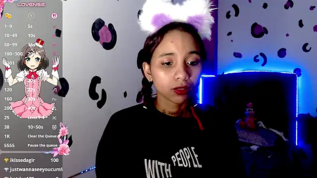 ivory_aiko live cam on StripChat
