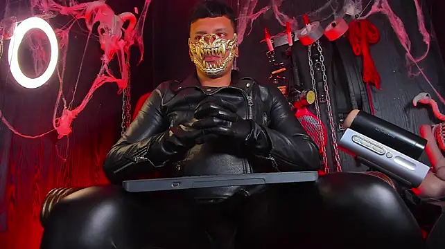 Master_Connor_BDSM live cam on StripChat