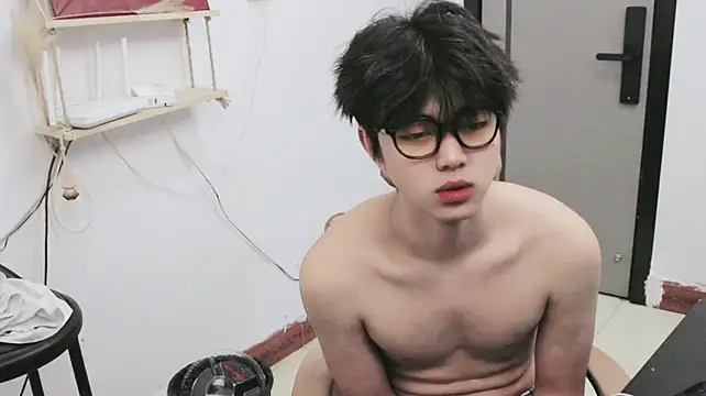 Uu_g live cam on StripChat