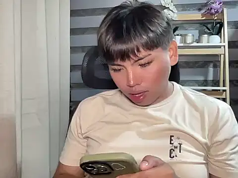 QueenOfPain19 live sex cam