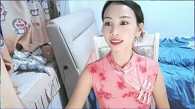 Q-Lisa live cam on StripChat