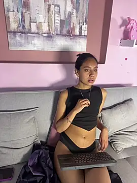 Summer_Pinkk live cam on StripChat