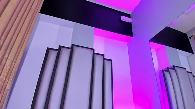 Lauren-22 live cam on StripChat