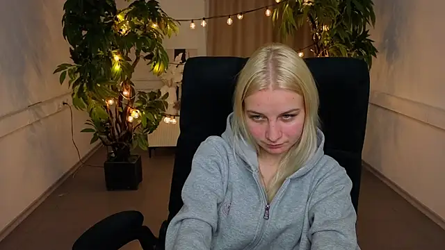EvelynGraham live cam on StripChat