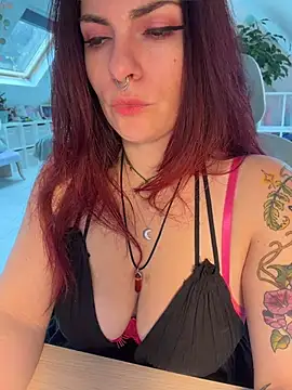 LunaMoongirl live cam on StripChat