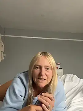 Blondnboujee53