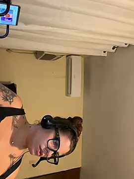 lolagirl7 live cam on StripChat