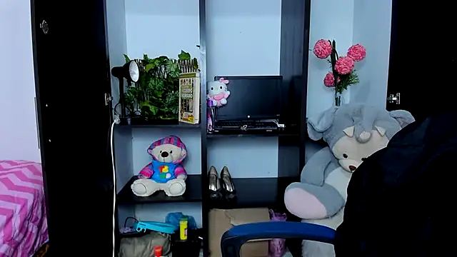 zara_cute live cam on StripChat