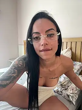 Morenaviip live cam on StripChat